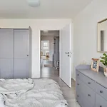 Days - Bright - Fast Wifi - Quiet Area *