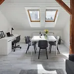 Days - Bright - Fast Wifi - Quiet Area *