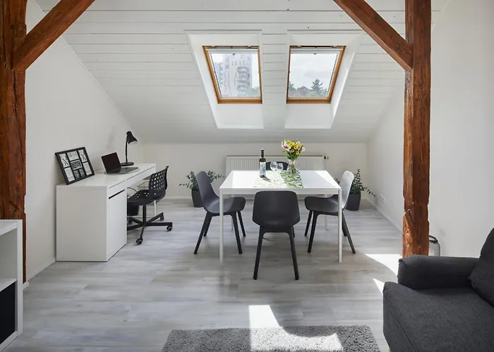 Days - Bright - Fast Wifi - Quiet Area *