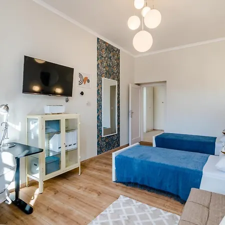 Days - Bright - Fast Wifi - Quiet Area *