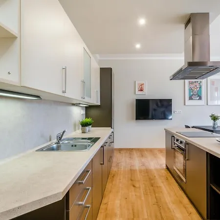 Apartment Days - Bright - Fast Wifi - Quiet Area *