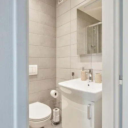 Days - Bright - Fast Wifi - Quiet Area Apartment