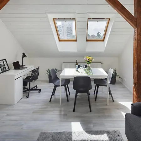 Days - Bright - Fast Wifi - Quiet Area *