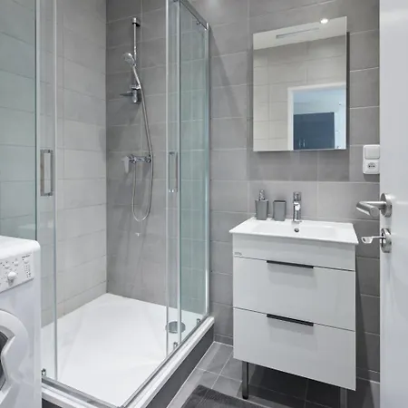 Apartment Days - Bright - Fast Wifi - Quiet Area Prague